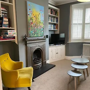  Apartment Period Two-bed House, Next To River And