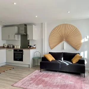  Apartment Modern In Quiet With Free Parking - Contemporary New Building