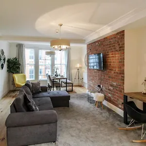 https://spacious-elegant-city-centre-apartment-with-free-wifi.hotelsin-nottingham.com