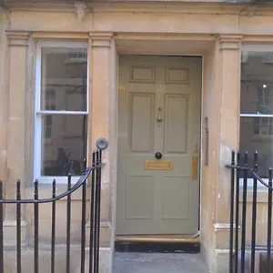 https://pass-the-keys-stylish-2-bed-eco-flat-in-the-heart-of-bath.tophotelsbath.com